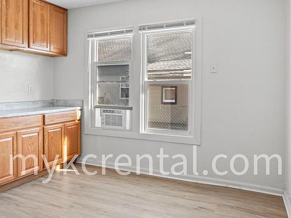 5th image of 1129 Hasbrook Ave