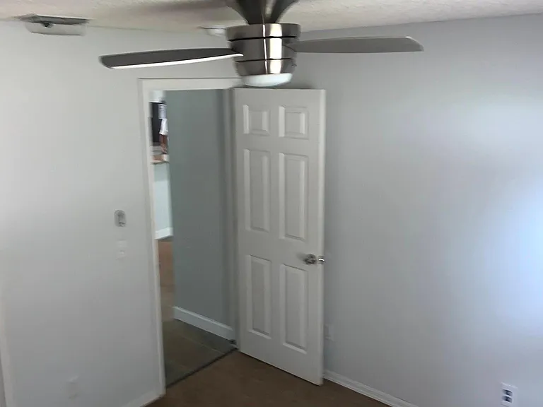 110 N Hawthorne Ave — Photo 22