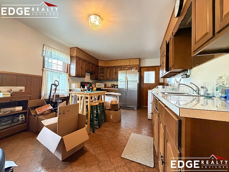 241 Boylston St — Photo 6