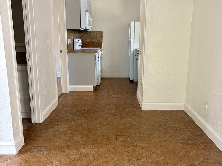 1131 Kings Hwy #1 — Photo 1