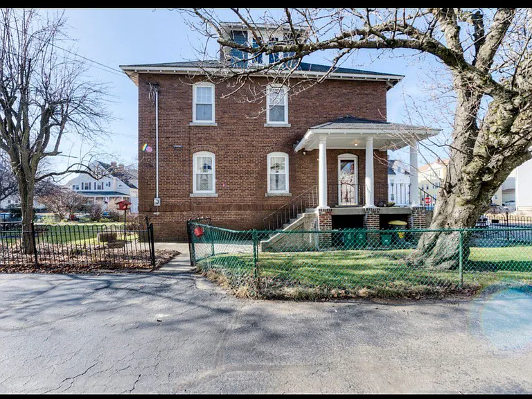 43 Arthur St — Photo 16