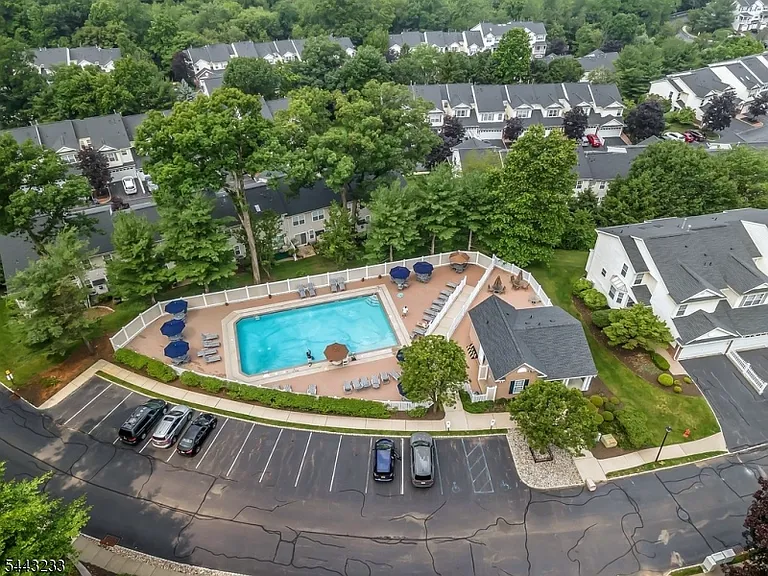 418 Dalton Ct — Photo 45