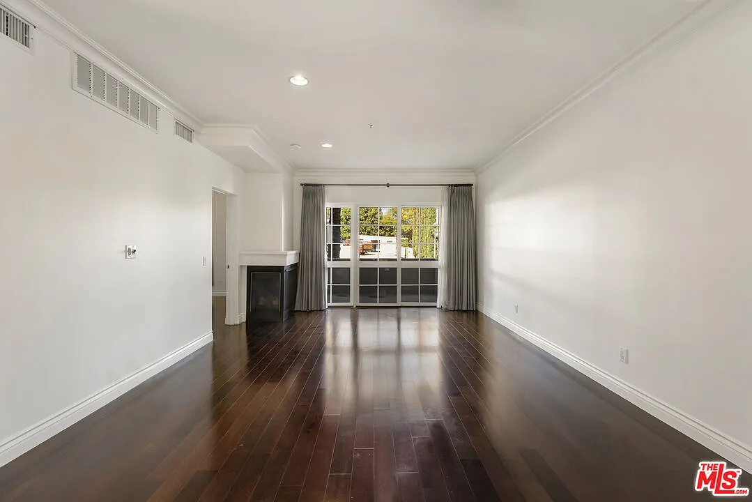 1 bed, 1.0 bath, 815 sqft, $3,450 — Photo 2