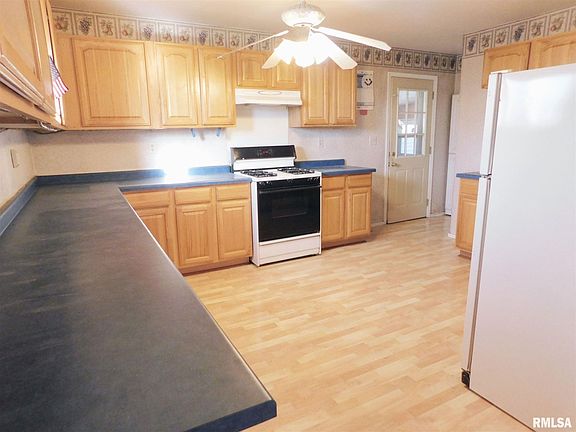 3rd image of 1023 W Collins Ct
