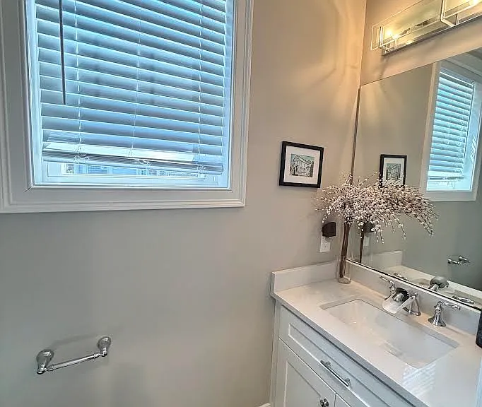 230 Westminster Ave — Photo 15
