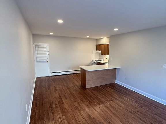 3rd image of 415 Kearny Ave APT 3A