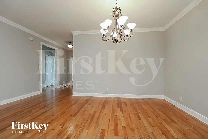 3 bed, 2.0 bath, 2020 sqft, $1,860 — Photo 4