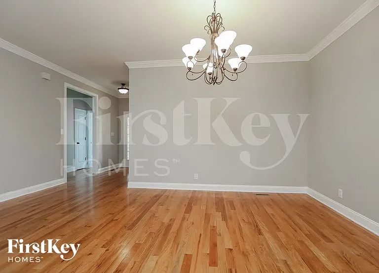 720 Courtland Ave — Photo 4
