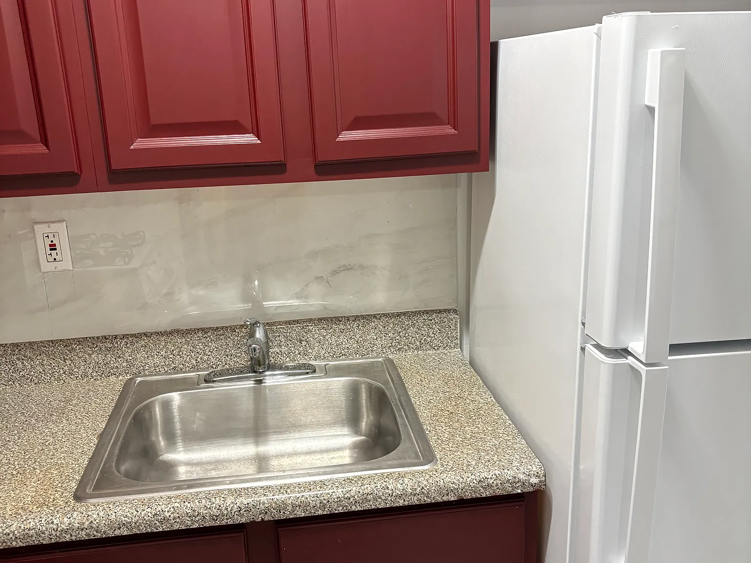 3 bed, 1000 sqft, $3,200 — Photo 3