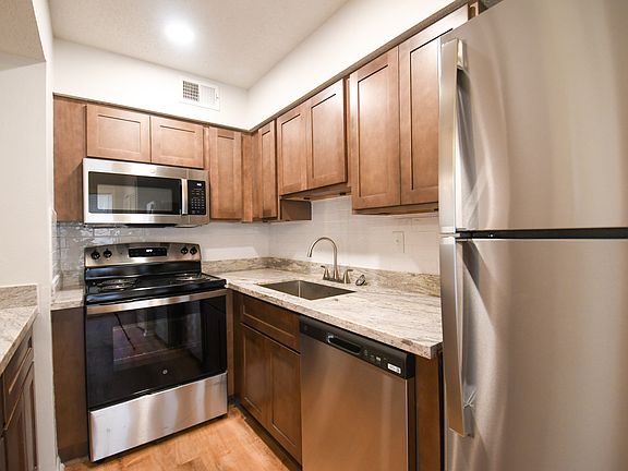 4th image of 2113 N Woodlawn Ave APT C