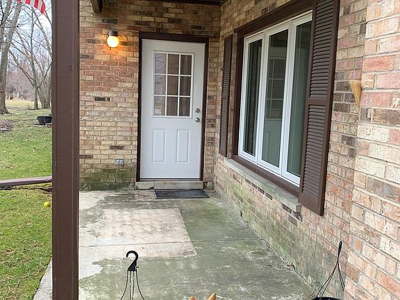 4th image of 175 Grove Ave Unit A