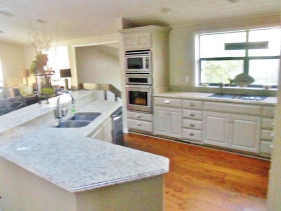 3rd image of 322 Lakeshore Way