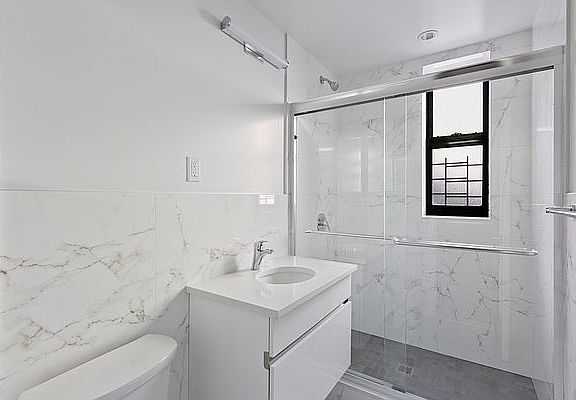 4th image of 930 Sheridan Ave #2C
