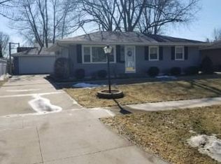 1845 Valleyview Dr, Marion, IA 52302