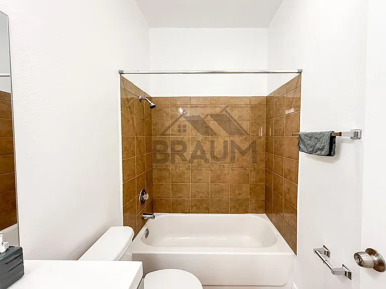 COLLINS — Photo 21
