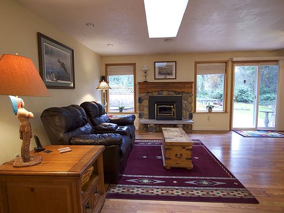4th image of 13920 103rd Avenue Ct NW