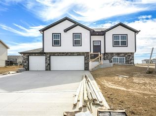 1107 NW 4th St, Oak Grove, MO 64075