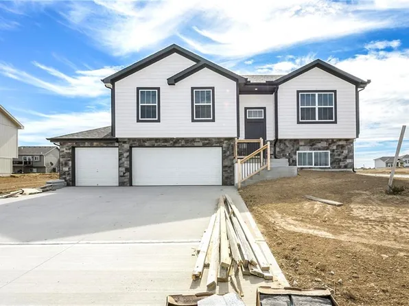 1107 NW 4th St, Oak Grove, MO 64075