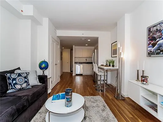 Sold by Avenue Sotheby's International Realty | media 4