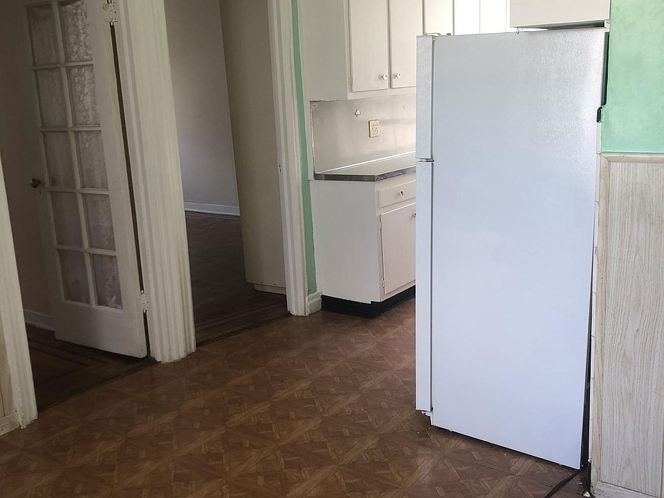 2nd image of 1636 W 3rd St