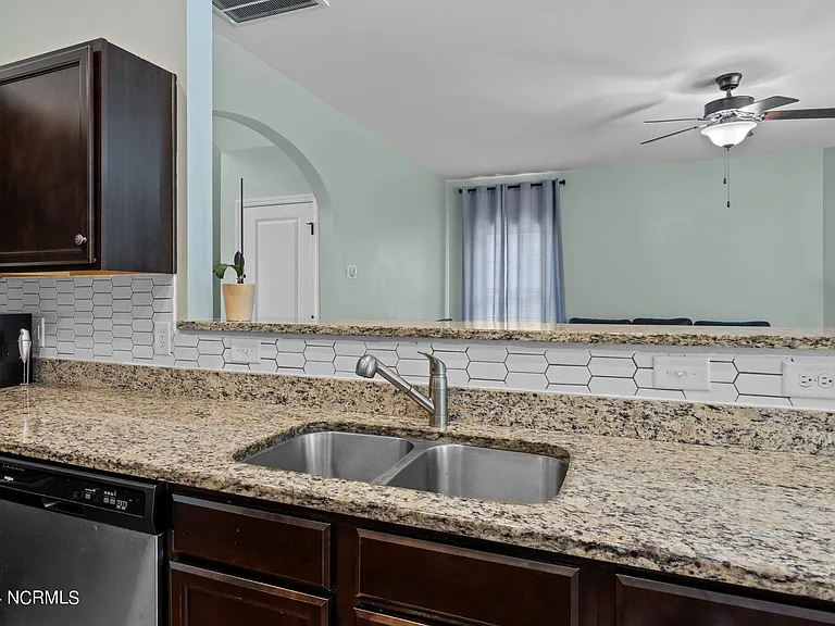 411 Palisades Way — Photo 14