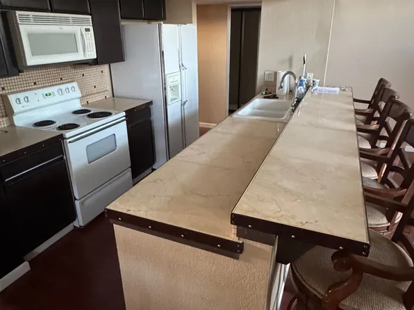 225 S Wallace Dr, Las Vegas, NV 89107