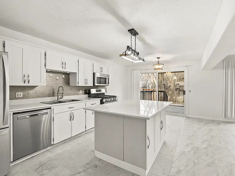 7505 N 55th Plz — Photo 7