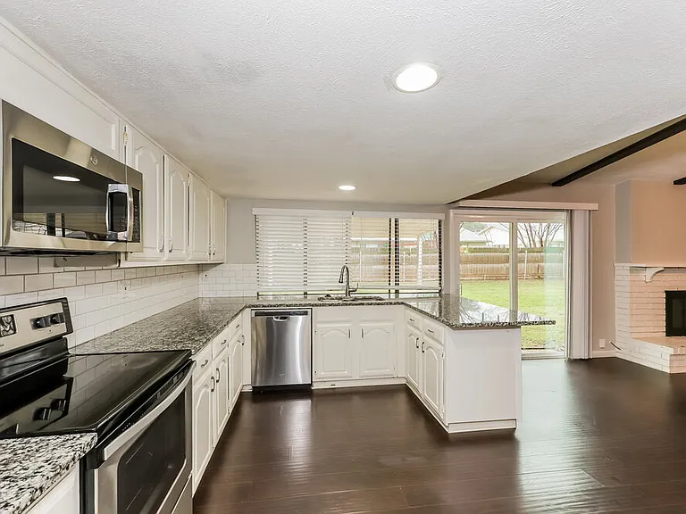 7709 Landmark Ridge St — Photo 8