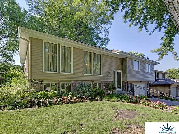 3rd image of 15315 Leavenworth Cir