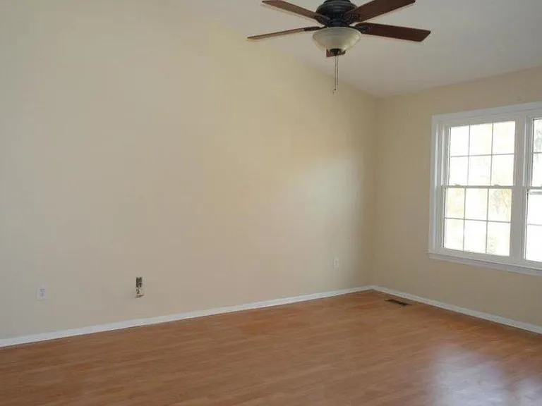 241 Larchwood Ct — Photo 16