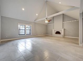 202 Inwood Dr, West Columbia, TX 77486