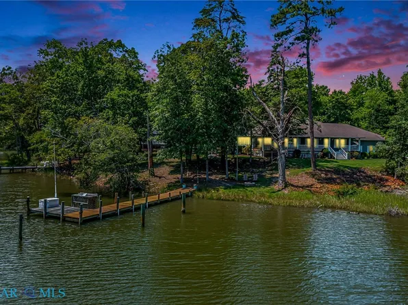 1060 Ocran Rd, White Stone, VA 22578