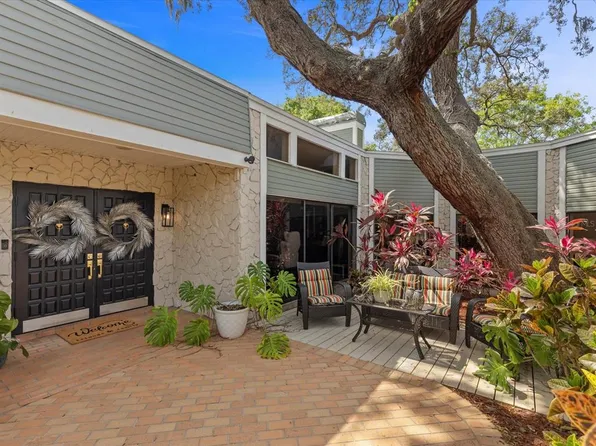 2860 Briarwood Ln, Palm Harbor, FL 34683