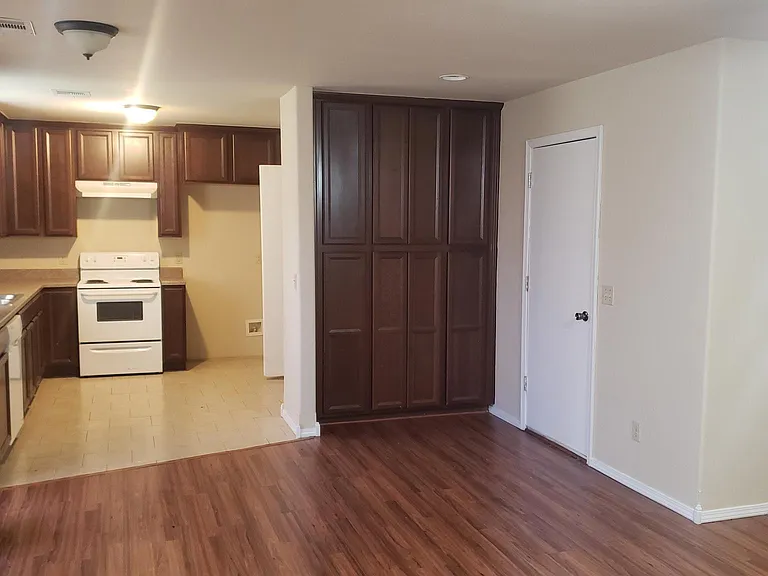 1300 Eagle Dr — Photo 12