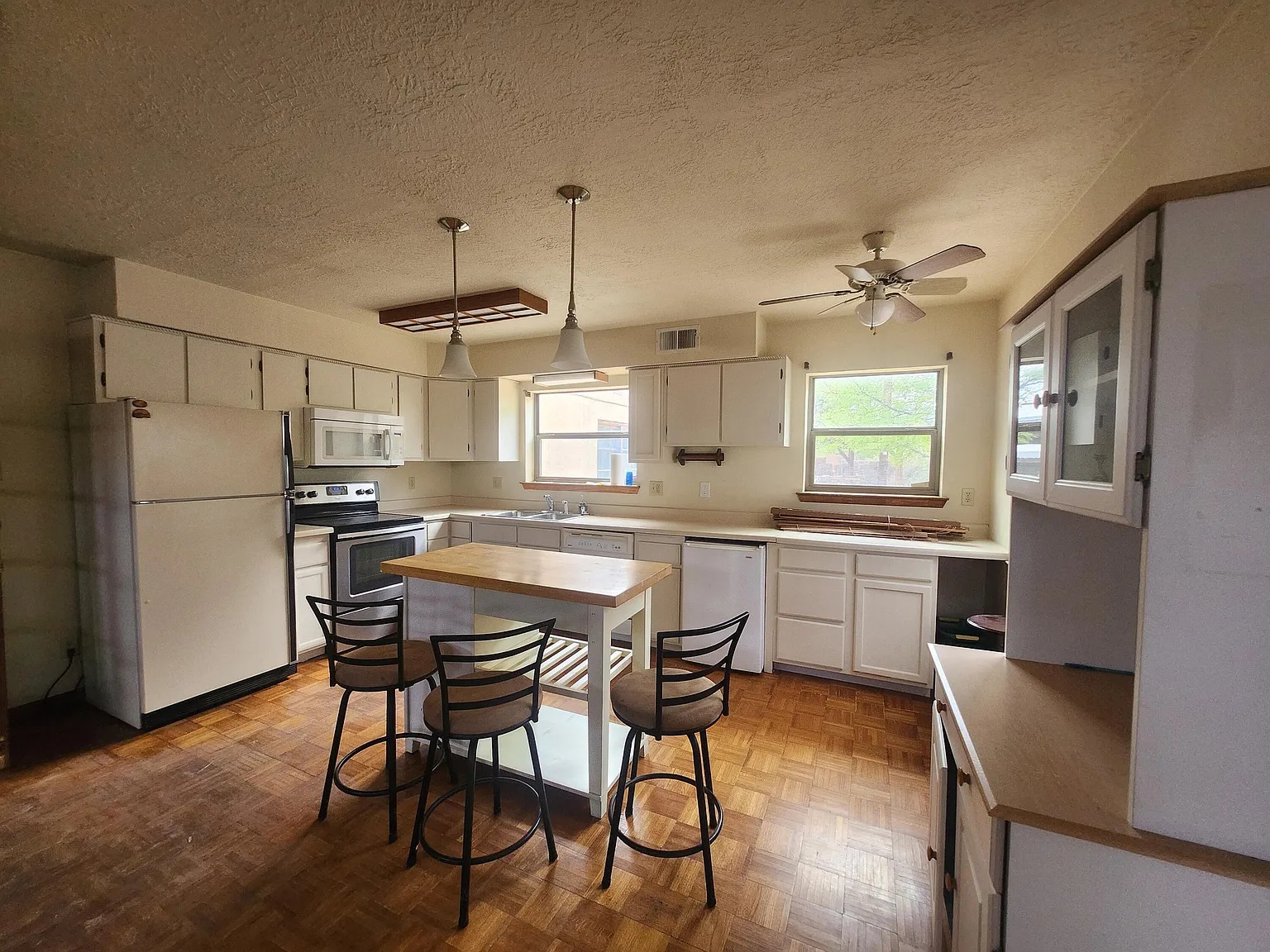 2 bed, 1.5 bath, 1567 sqft, $1,850 — Photo 2