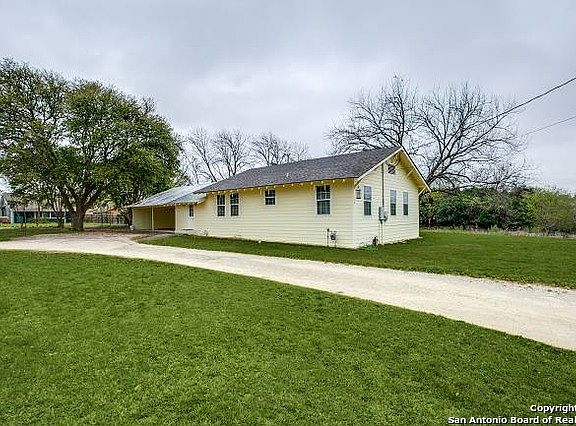 2nd image of 122 Cibolo Dr