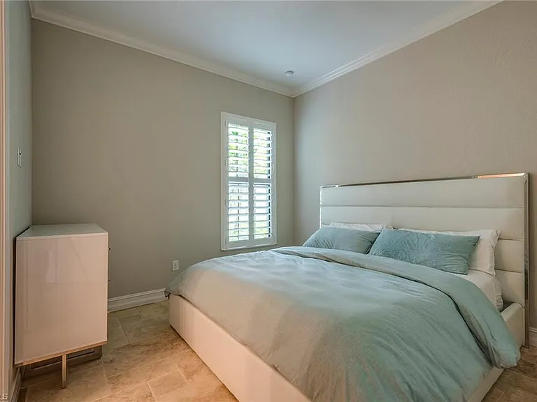 6560 Roma Way — Photo 13