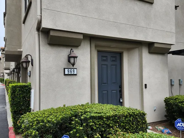 969 S Bluff Rd, Montebello, CA 90640