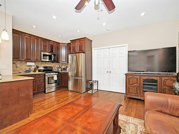 3rd image of 223 W 115th St APT 5