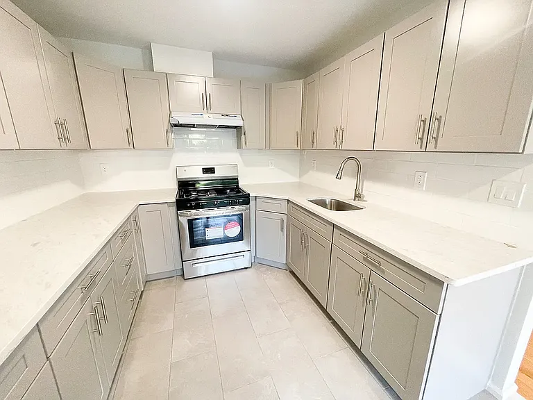 25-34 23rd St #3 — Photo 4