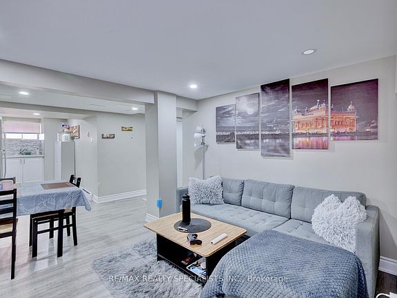 2nd image of 118 Fairholt Rd S #4