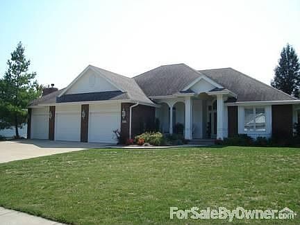 Single Family Custom Built Home
						:
						Home sits on a corner lot surrounded by greenbelt, bike trails and lake access.