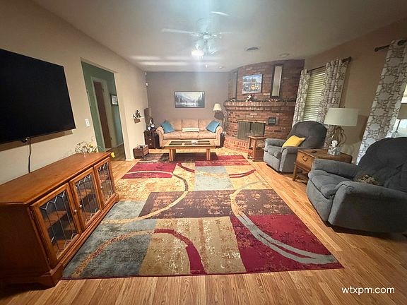 3rd image of 3404 Royal Rd