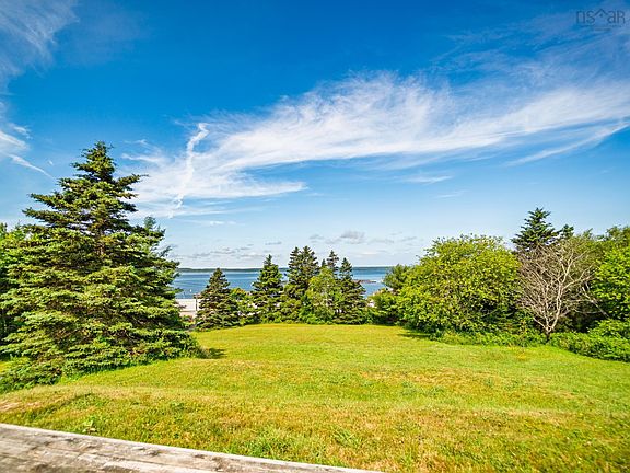 2nd image of 887 Sandy Point Rd