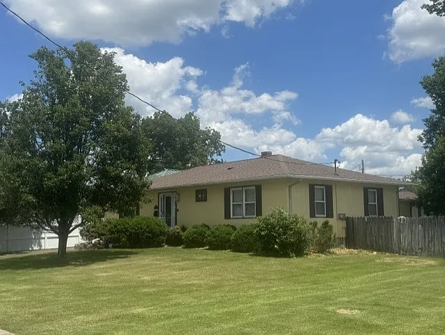 1105 N Logan St — Photo 1