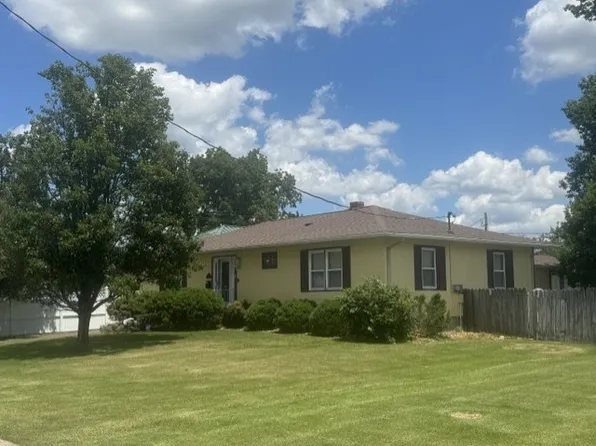 1105 N Logan St, Marion, IL 62959