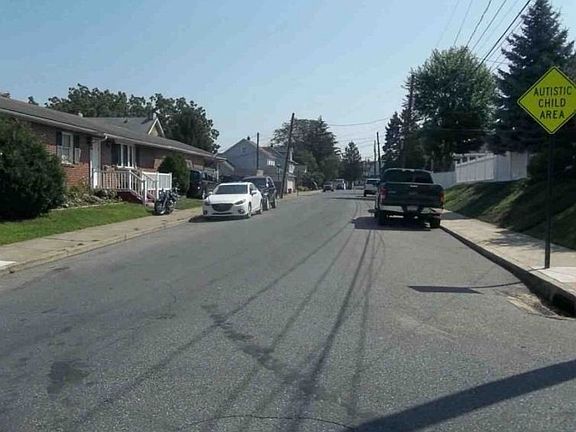 Exterior Neighborhood (street photo)