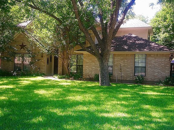 2nd image of 8403 Westover Cir