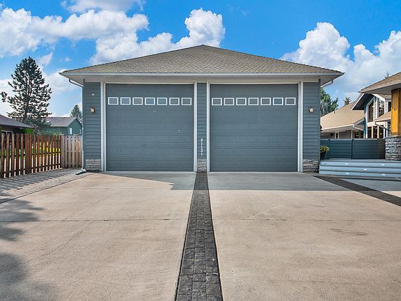 3rd image of 21131 SE Clairaway Ave