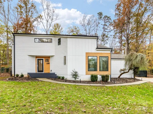 3911 Windwood Cir, Charlotte, NC 28226